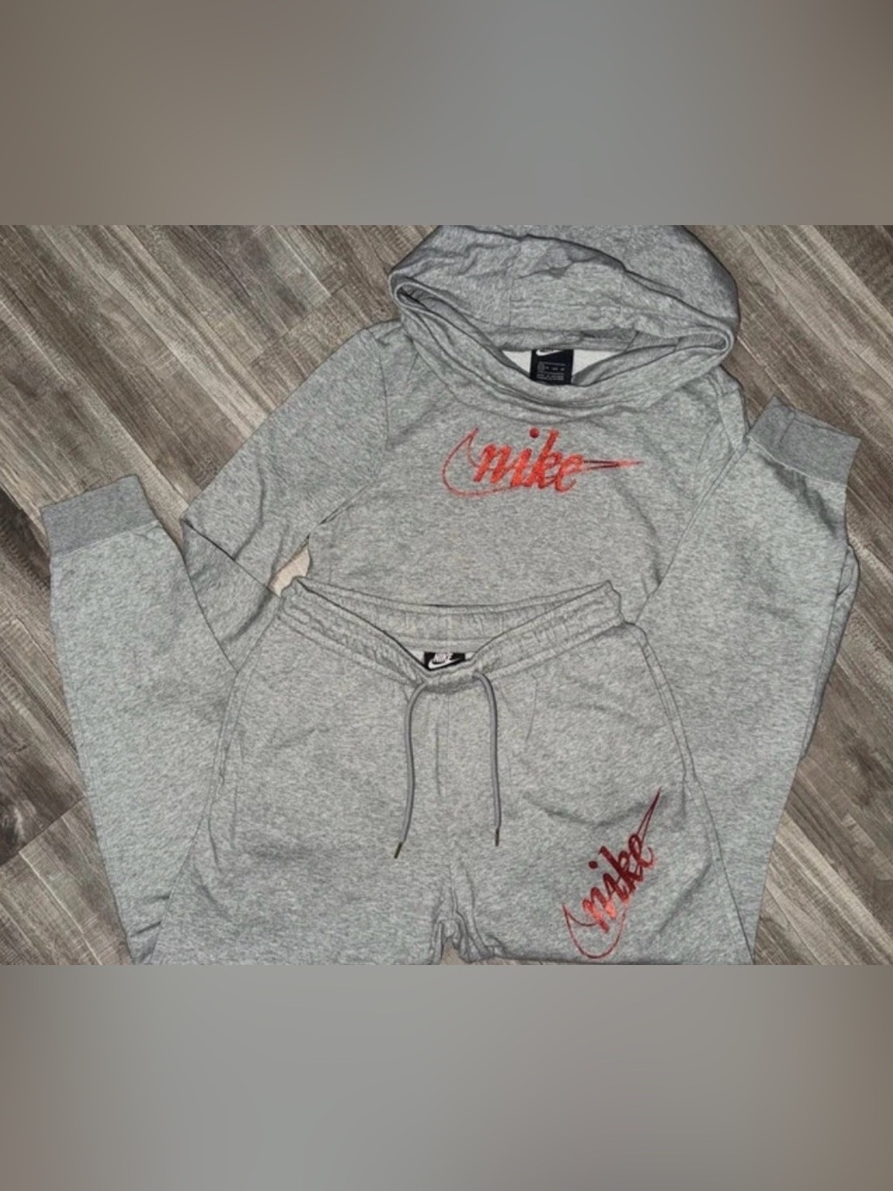 Womanโs nike sweatsuit